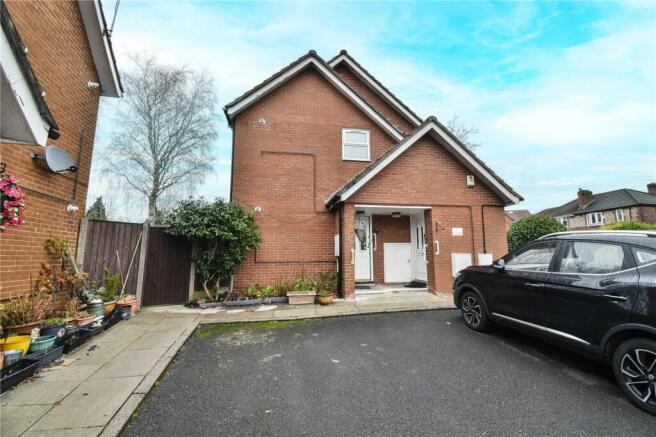 1 bed property, in Burnage Lane, £60,000