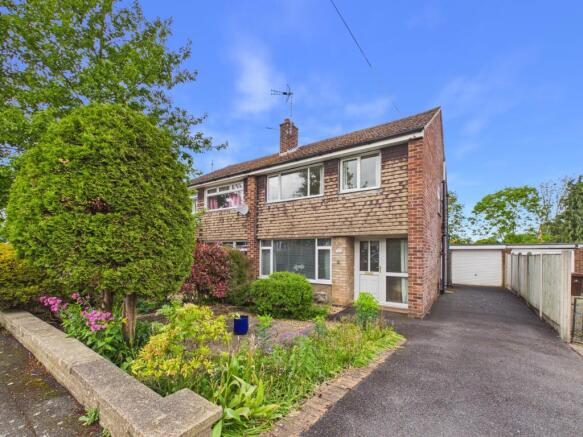 3 bed property, in Onslow Road, £260,000