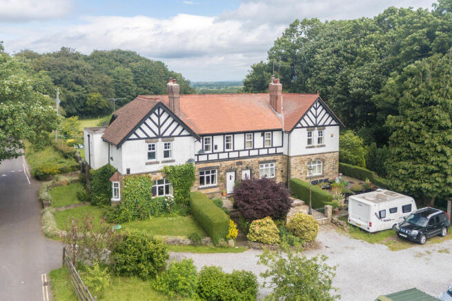 2 bed property, in School Lane, £375,000