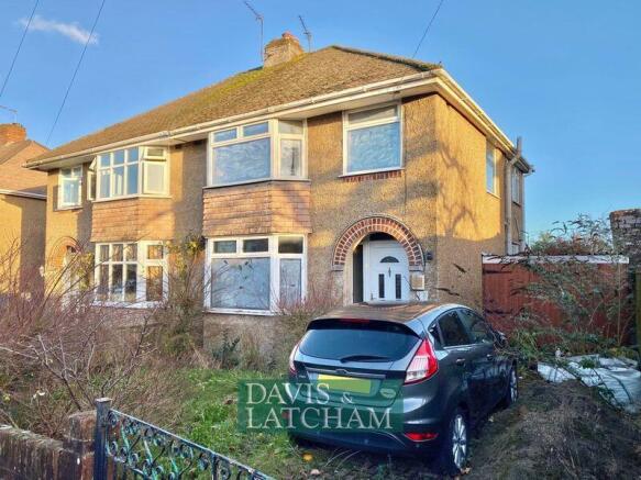 3 bed property, in East End Avenue, £240,000