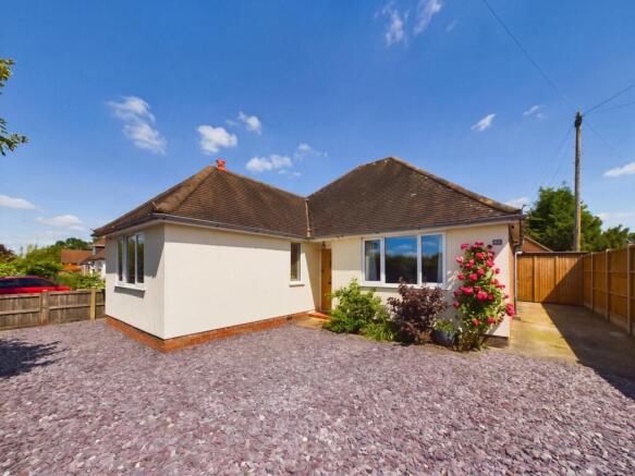 3 bed property, in Fernhill Road, £500,000