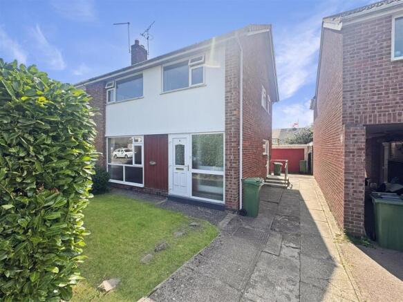 3 bed property, in Bingley Road, £250,000