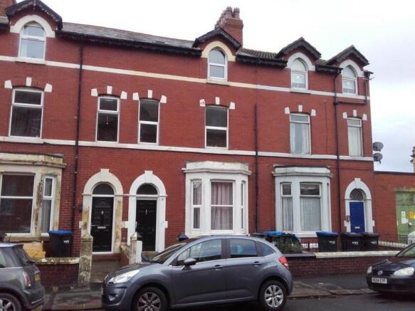 1 bed property, in Flat 2, £25,000