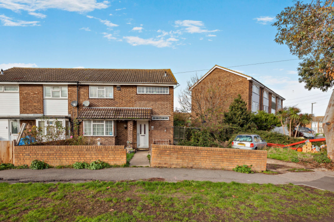 3 bed property, in Fifth Avenue, £280,000