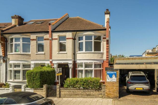 3 bed property, in Guildersfield Road, £575,000