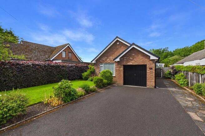 2 bed property, in Ashbourne Drive, £395,000