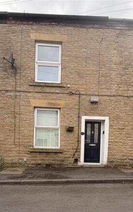 2 bed property, in Bury Street, £180,000