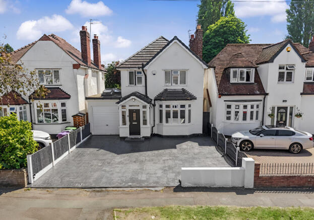 3 bed property, in Adams Road, £450,000