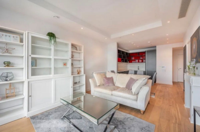 1 bed property, in City Island Way, £420,000