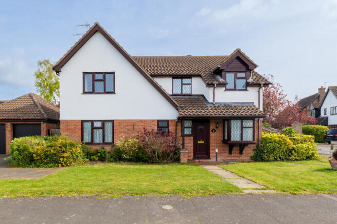 4 bed property, in Hall Lane, £400,000