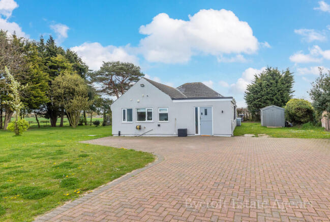 3 bed property, in The Heath, £650,000