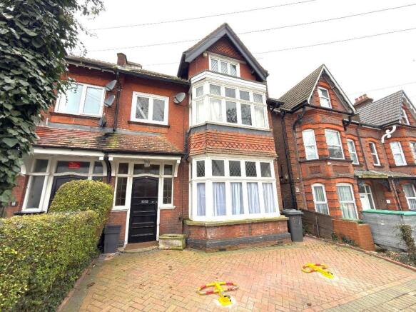 4 bed property, in Brantwood Road, £380,000