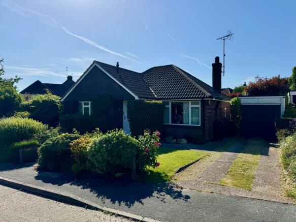 2 bed property, in Whitemans Close, £450,000