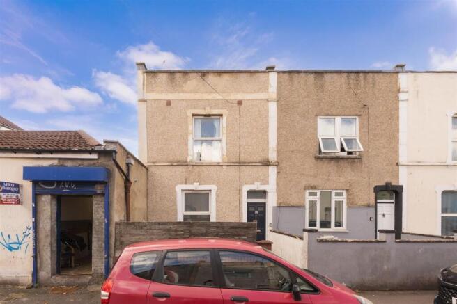 3 bed property, in Milsom Street, £325,000