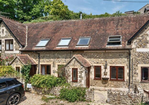 4 bed property, in Causeway, £200,000