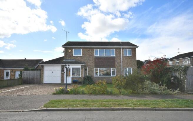 5 bed property, in Chestnut Avenue, £449,995