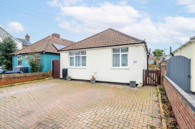 2 bed property, in Kimberley Road, £210,000