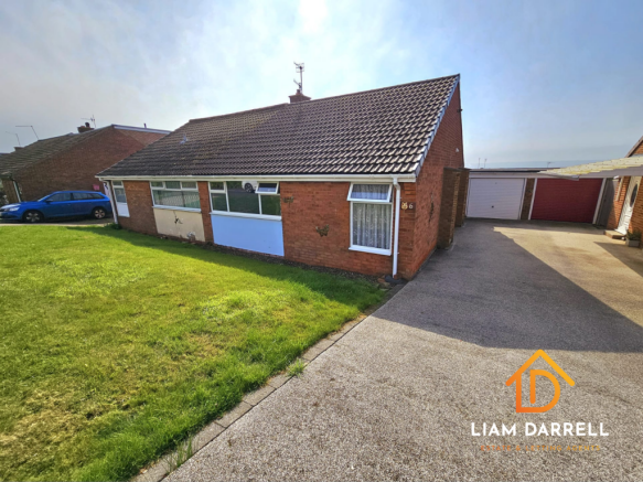 2 bed property, in Southwold Close, £165,000