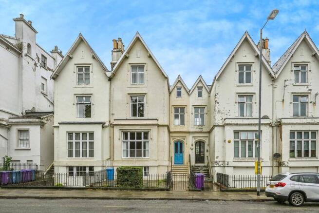 5 bed property, in Devonshire Road, £615,000