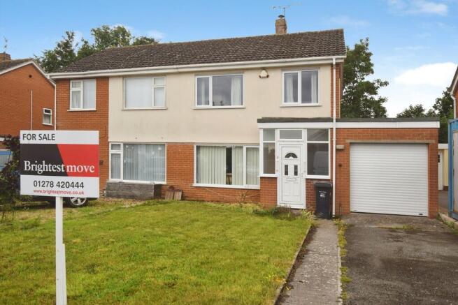 3 bed property, in Ladymead Close, £290,000