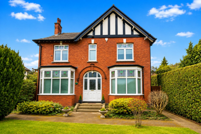 4 bed property, in Firs Road, £575,000