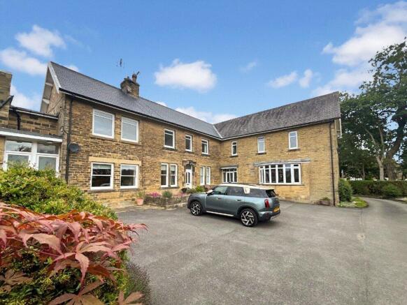 2 bed property, in Yew Tree Lane, £314,950