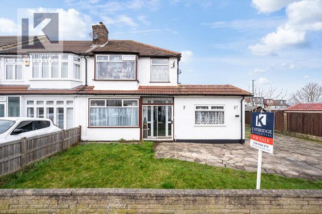 3 bed property, in Esher Avenue, £600,000