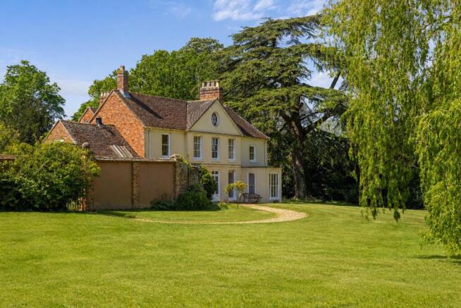 8 bed property, in Farnham Road, £2,250,000