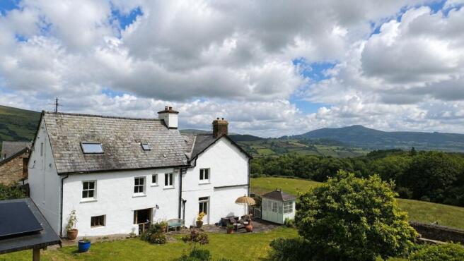 7 bed property, in Llangattock, £1,200,000