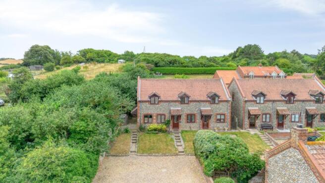 2 bed property, in Charming Chain Free Brick-and-Flint Coastal Cottage in Salthouse, £325,000