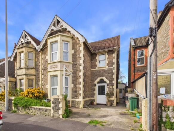 8 bed property, in Clevedon Road, £300,000