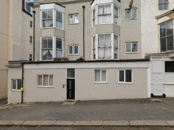 2 bed property, in Sussex Road, £70,000