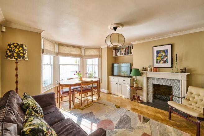 2 bed property, in Lakeside Road, £575,000
