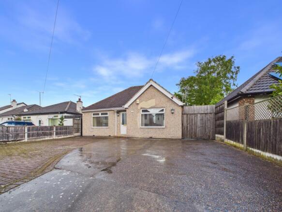 3 bed property, in Mayfield Road, £135,000