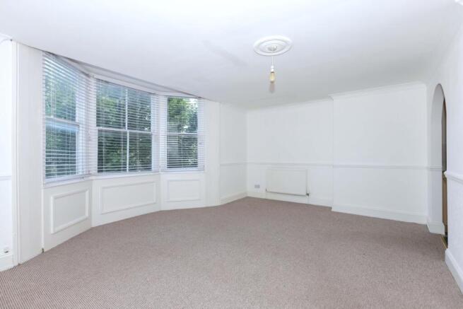 1 bed property, in Goldstone Villas, £185,000