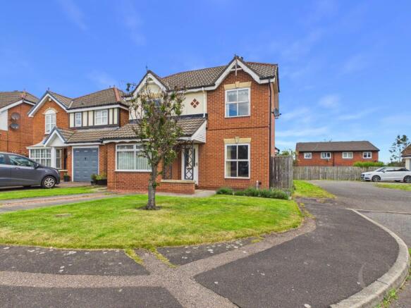 4 bed property, in Calf Close Drive, £270,000
