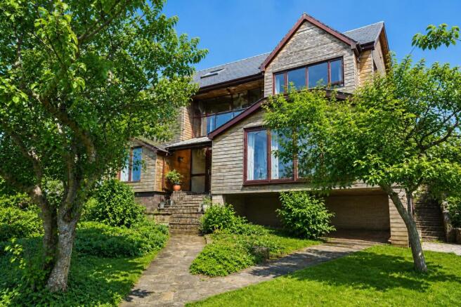 6 bed property, in Torquay Road, £800,000