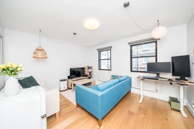 1 bed property, in North End Road, £415,000