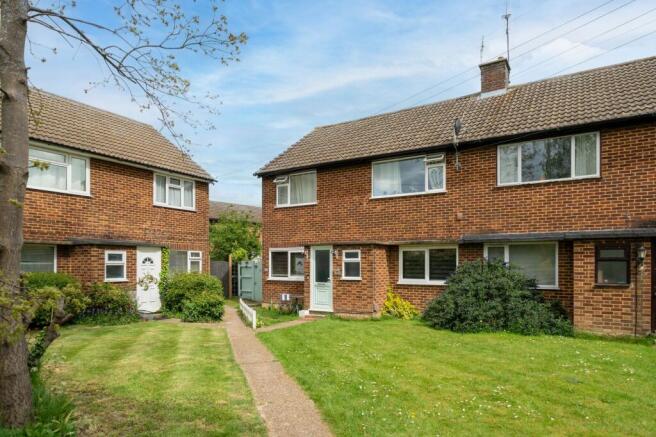 2 bed property, in Howard Close, £300,000