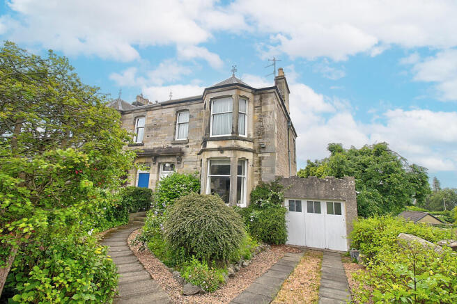 5 bed property, in Kincarrathie Crescent, £440,000