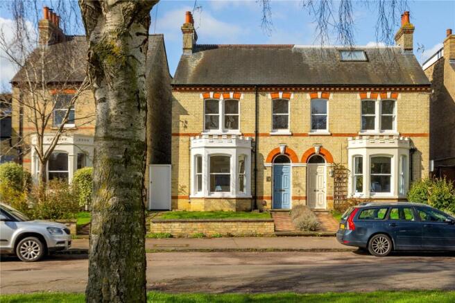 4 bed property, in Victoria Park, £1,075,000