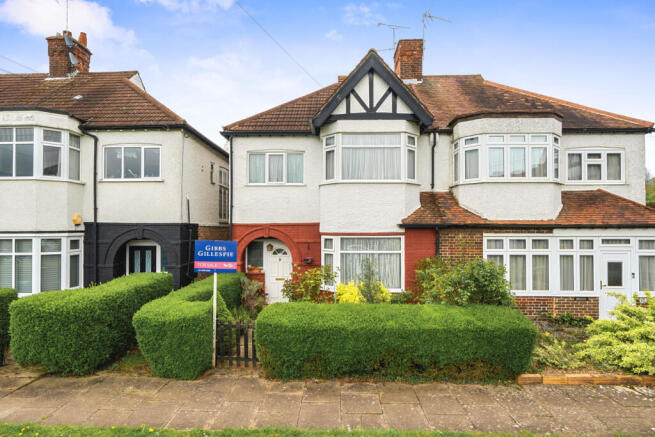 3 bed property, in The Gardens, £600,000