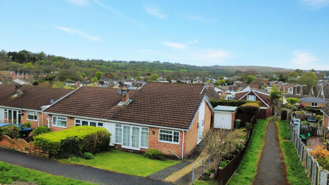 3 bed property, in Royce Close, £250,000