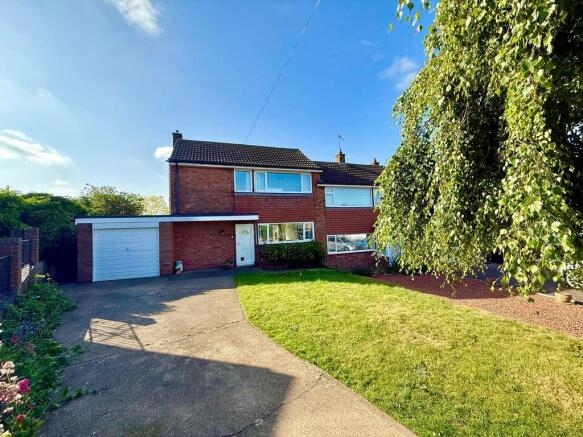 3 bed property, in Pasture Close, £260,000
