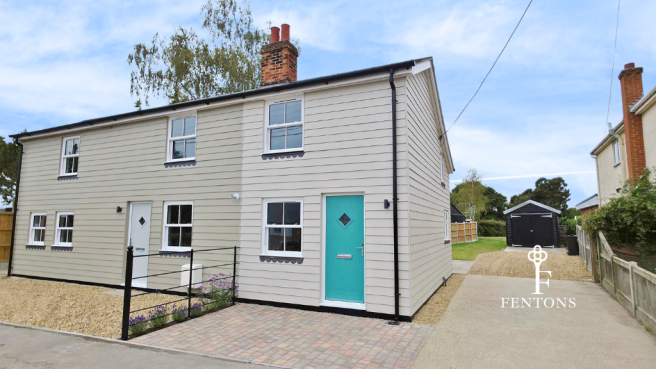 2 bed property, in Tendring Road, £275,000