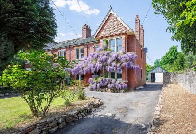 4 bed property, in Ardaven, £795,000