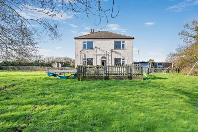 4 bed property, in Peters Lane, £325,000