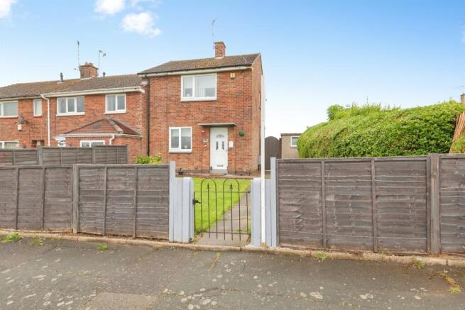 3 bed property, in Newlyn Parade, £240,000