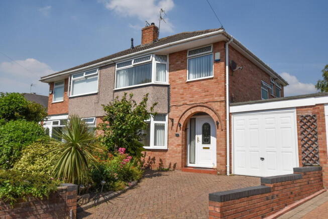 3 bed property, in Edgewood Drive, £279,950