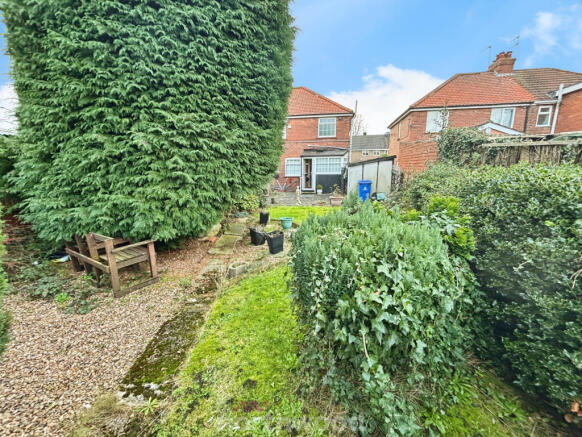 2 bed property, in Crookesbroom Lane, £147,000